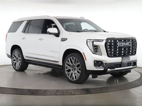 Used 2025 GMC Yukon Denali Ultimate w/ LPO, Floor Liner Package AWD/4WD image 2