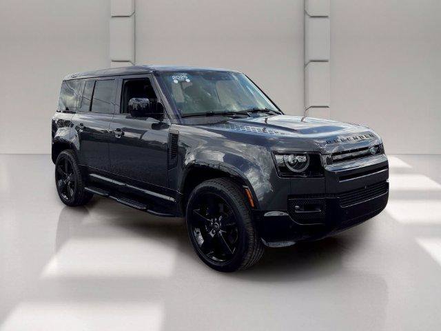 Used 2025 Land Rover Defender 110 V8 AWD/4WD image 7