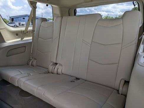 Used 2020 Cadillac Escalade ESV Premium Luxury image 14