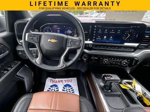 Used 2024 Chevrolet Silverado 1500 High Country AWD/4WD image 5