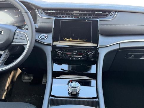 New 2025 Jeep Grand Cherokee Laredo X w/ Luxury Tech Group I image 11