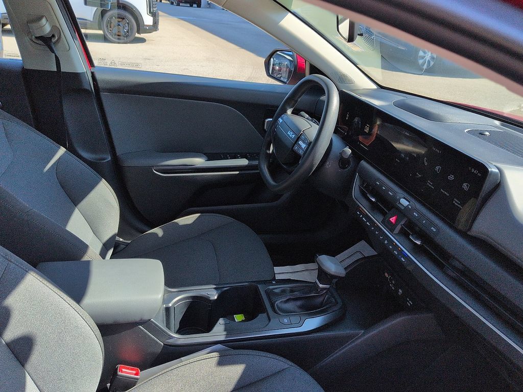 Used 2025 Kia K4 FWD image 7