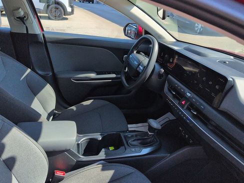 Used 2025 Kia K4 FWD image 7