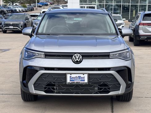 New 2025 Volkswagen Taos SE image 9