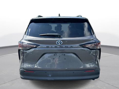 Certified 2025 Toyota Sienna XLE FWD image 7