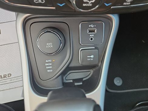 Used 2021 Jeep Compass Latitude AWD/4WD image 24