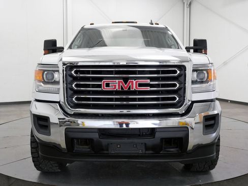 Used 2019 GMC Sierra 3500 4x4 Crew Cab image 2