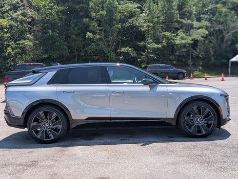 Used 2024 Cadillac Lyriq Sport w/ LPO, Floor Liner Package AWD/4WD image 10