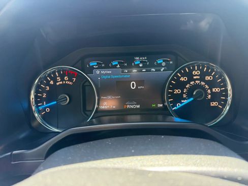 Used 2017 Ford F150 Platinum w/ Equipment Group 701A Luxury AWD/4WD image 6