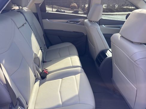 Used 2025 Cadillac XT5 Premium Luxury image 17