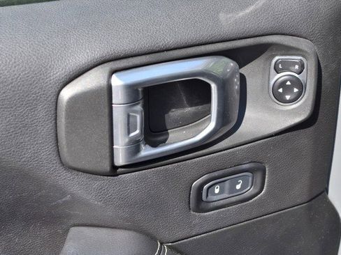 Used 2021 Jeep Wrangler Unlimited Sahara image 16