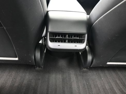 Used 2022 Tesla Model 3 Standard Range image 33