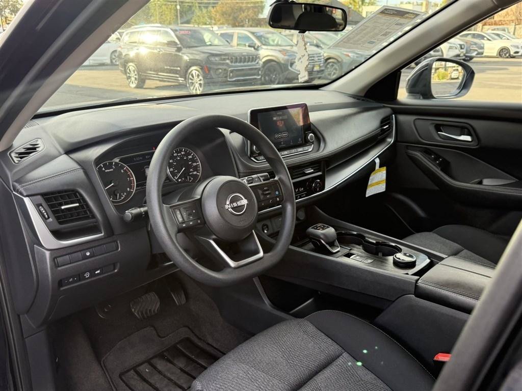 Used 2024 Nissan Rogue SV AWD/4WD image 15