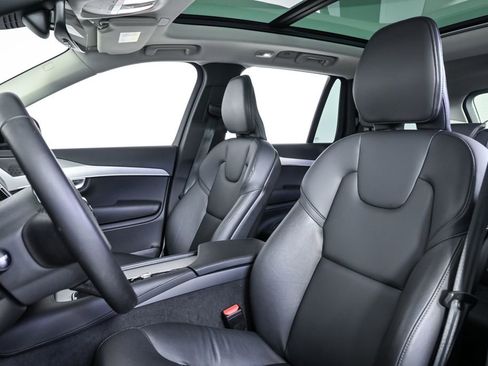Certified 2025 Volvo XC90 B5 Core AWD/4WD image 7