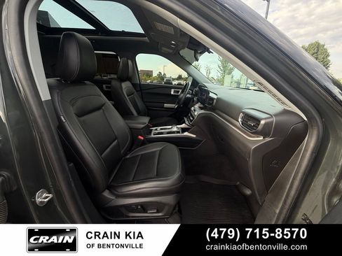 Used 2022 Ford Explorer XLT w/ Equipment Group 202A AWD/4WD image 32
