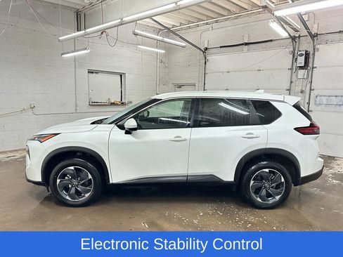 Used 2024 Nissan Rogue SV AWD/4WD image 6