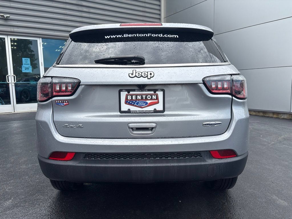Used 2024 Jeep Compass Latitude AWD/4WD image 6