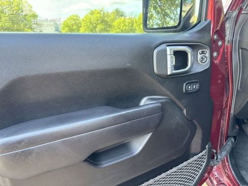Used 2021 Jeep Gladiator Rubicon w/ Trailer Tow Package AWD/4WD image 13