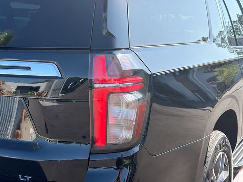 Used 2021 Chevrolet Suburban LT w/ LT Signature Package RWD image 10
