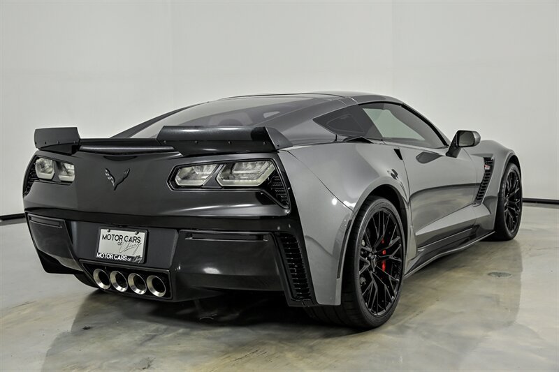 Used 2016 Chevrolet Corvette Z06 w/ 3LZ Preferred Equipment Group RWD image 9