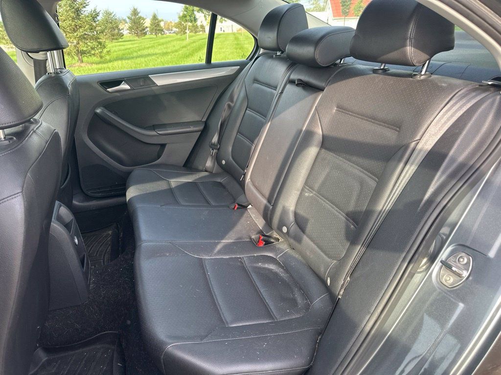 Used 2017 Volkswagen Jetta SE FWD image 15