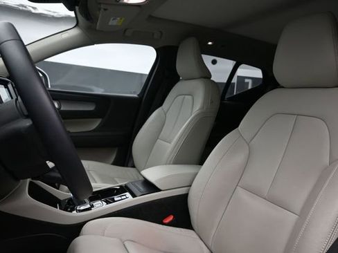 Used 2024 Volvo XC40 B5 Plus w/ Protection Package Premier AWD/4WD image 10
