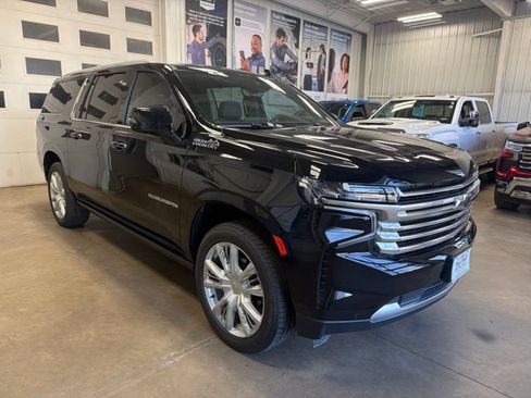 Used 2024 Chevrolet Suburban High Country AWD/4WD image 4