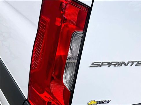 Used 2024 Mercedes-Benz Sprinter 2500 image 30