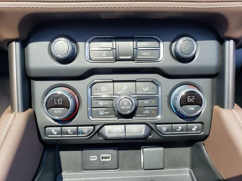 Used 2024 Chevrolet Tahoe High Country RWD image 25