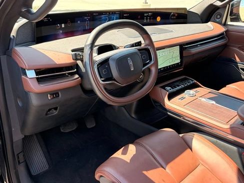 Used 2025 Lincoln Navigator Reserve AWD/4WD image 14