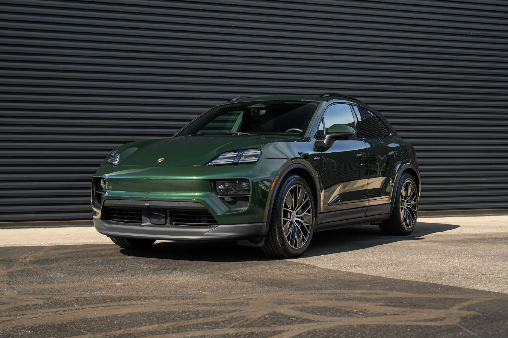 Certified 2026 Porsche Macan 4 Electric AWD/4WD image 1