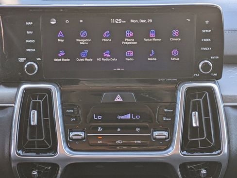 Certified 2022 Kia Sorento SX image 16