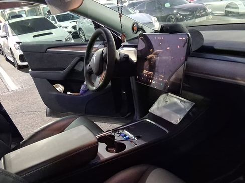 Used 2024 Tesla Model Y Performance image 7