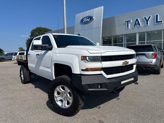 Used 2018 Chevrolet Silverado 1500 Custom w/ Custom Value Package AWD/4WD image 4
