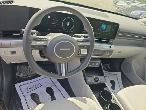 Used 2024 Hyundai Kona SE FWD image 17