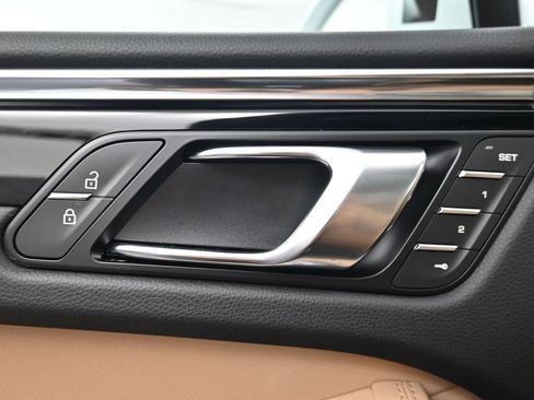 New 2026 Porsche Macan image 18