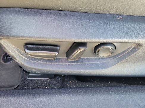 Used 2025 Toyota Camry SE image 18