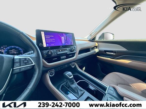 Used 2024 Toyota Grand Highlander Platinum image 29