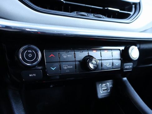 Used 2023 Jeep Compass Limited image 37