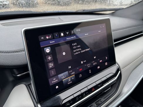 Used 2025 Jeep Compass Limited image 21