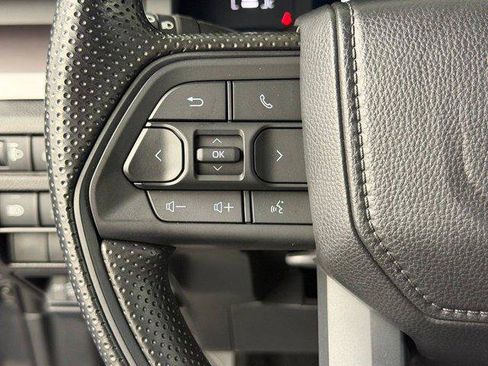 Certified 2025 Toyota Tacoma SR5 AWD/4WD image 25