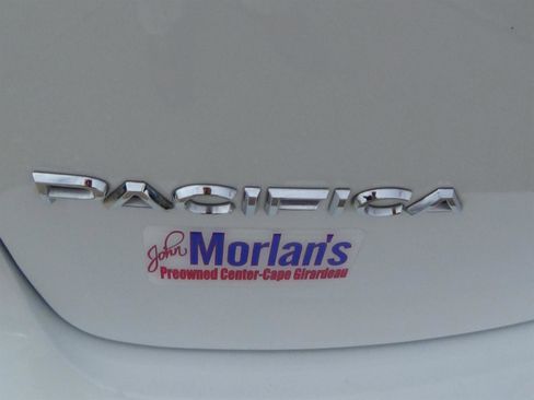 Used 2025 Chrysler Pacifica Select FWD image 10