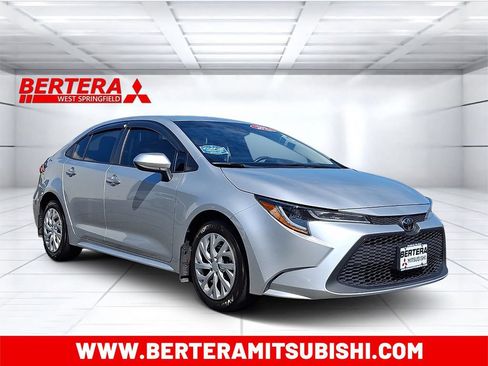 Used 2022 Toyota Corolla LE FWD image 1