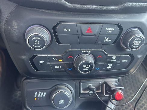 Used 2022 Jeep Renegade Sport w/ Sport Appearance Group AWD/4WD image 27