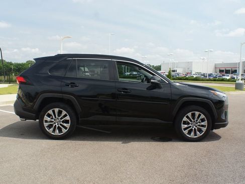 Used 2022 Toyota RAV4 XLE Premium FWD image 20