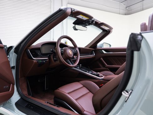 Used 2025 Porsche 911 Carrera 4 GTS image 27