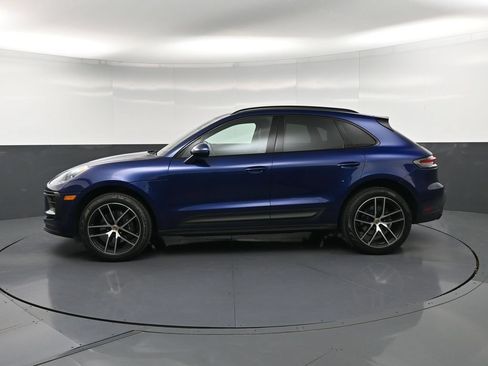 Certified 2022 Porsche Macan AWD/4WD image 2