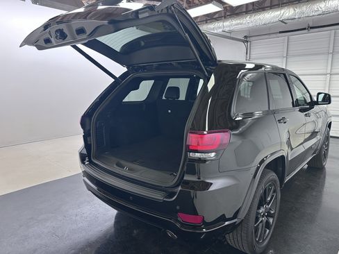 Used 2020 Jeep Grand Cherokee Altitude AWD/4WD image 33
