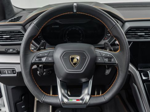 Used 2022 Lamborghini Urus AWD/4WD image 15