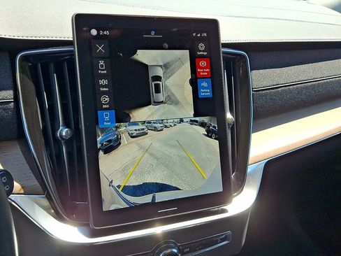 Certified 2025 Volvo XC90 B6 Plus AWD/4WD image 21